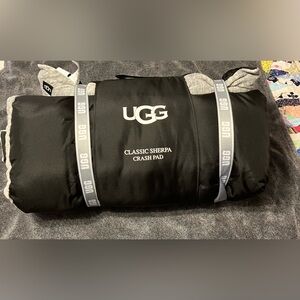 UGG CRASH PAD USED ONCE